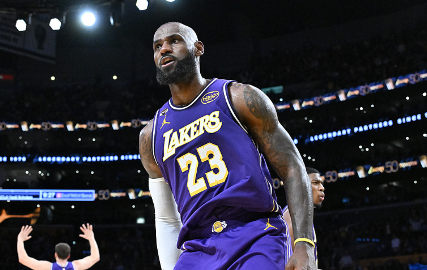 欢迎您来开云体育官方APP网站-就在今天！詹姆斯打破尘封22年NBA纪录，登顶历史第一